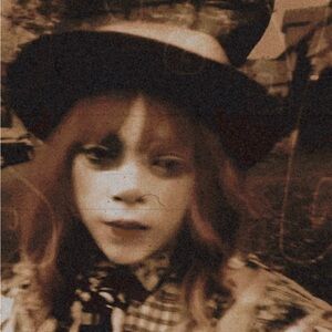 Meet your Posher, Mia